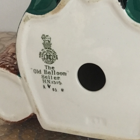 Royal Doulton - The Balloon Seller Lady HN 1315 - Picture 6 of 6